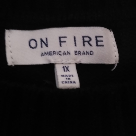 On Fire! Sz.1X Black Tribal Aztec Print Crew Neck Pullover Lightweight Sweater - Picture 2 of 8